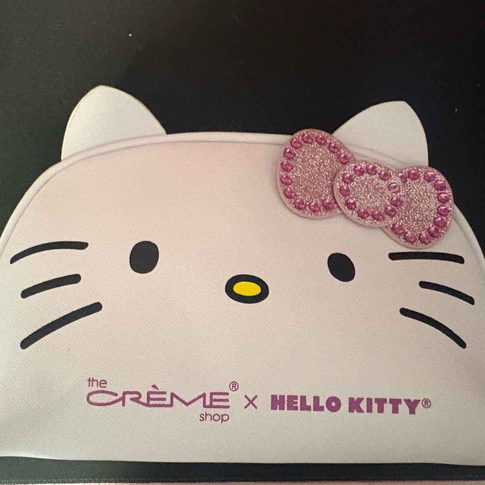 Hello Kitty crème cosmetic bag